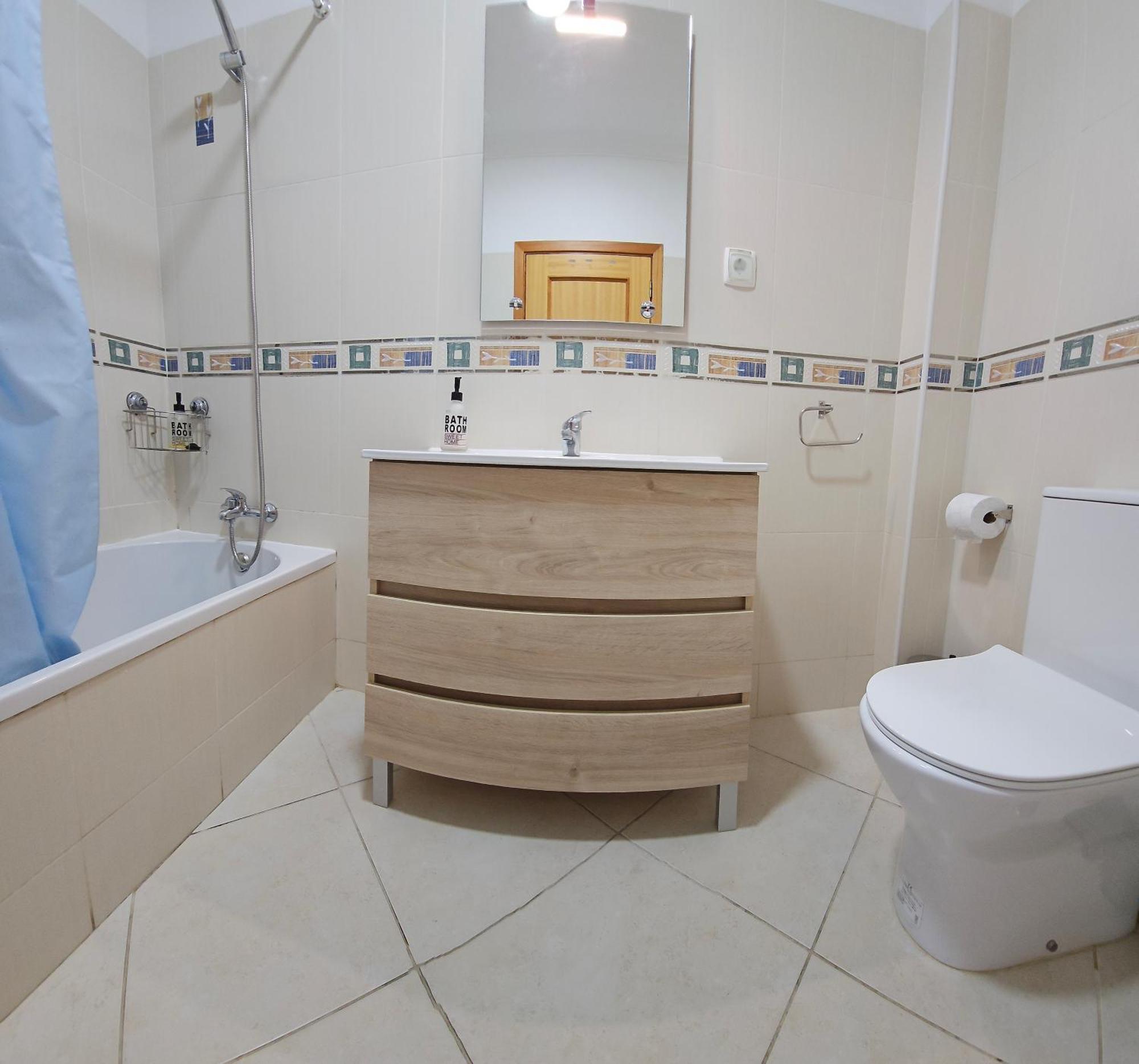 Harbour'S Way, Spacious And Cosy Apartment, With Ac Olhao Exterior photo